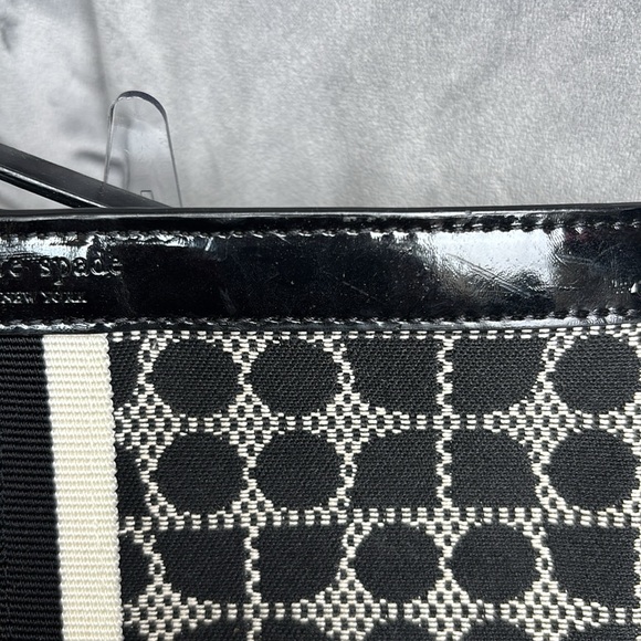 KATE SPADE CLASSIC NOEL CHRISSY WRISTLET - Picture 2 of 9